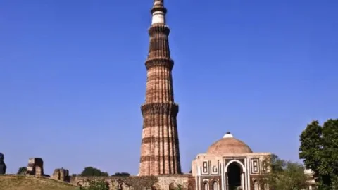   27 हिंदू-जैन मंदिर तोड़कर बना था कुतुब मीनार, पहले यह था विष्णु स्तम्भ: VHP