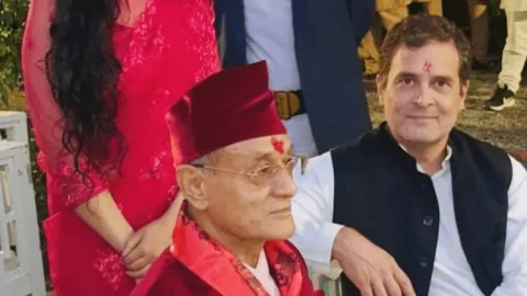 नेपाल से सरस्वती खत्री ने आई राहुल गांधी के साथ शेयर की फोटो, इस सिंगर की PM मोदी भी कर चुके हैं तारीफ