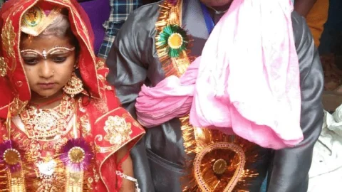 बिहार: भागलपुर में 36 इंच के मुन्ना ने 34 इंच की ममता से रचाई शादी, दुल्हा-दुल्हन संग सेल्फी लेने की लगी होड़