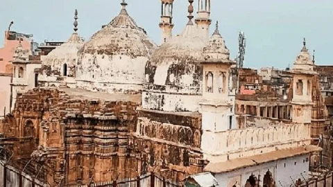 उत्तर प्रदेश: ज्ञानवापी मस्जिद में मिला शिवलिंग, वाराणसी कोर्ट ने जगह को सील करने का दिया आदेश