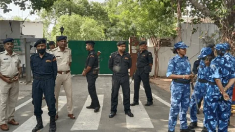 लालू यादव, राबड़ी देवी व मीसा भारती के 17 ठिकानों पर CBI की रेड, रेलवे भर्ती बोर्ड में गड़बड़ी के मामले कार्रवाई