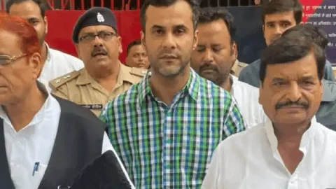 उत्तर प्रदेश: सुप्रीम कोर्ट से बेल मिलने के बाद आजम खां जेल से रिहा, दोनों बेटों के साथ शिवपाल रहे मौजूद