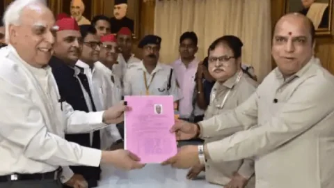 कपिल सिब्बल ने कांग्रेस से दिया इस्तीफा, सपा के सपोर्ट से निर्दलीय जायेंगे राज्यसभा