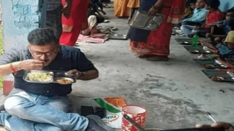 साइकिल से ऑफिस जाते हैं कटिहार के DM उदयन मिश्रा, स्कूल में बच्चों के साथ जमीन पर बैठकर खाया मिड डे मील