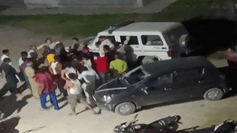 सीतामढ़ी: शादी समारोह में मुखिया व पूर्व मुखिया के बीच हाईवोल्‍टेज ड्रामा, तोड़फोड़, लाठी-डंडे चले, फायरिंग