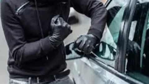 नई दिल्ली: हॉलीवुड स्टाइल में चोरी हुई 40 लग्जरी कारें, चोरी की कारों मेन सप्लायर समेत तीन अरेस्ट