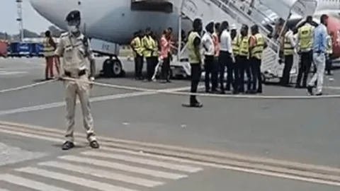 पटना से दिल्ली जा रहे स्पाइस जेट के विमान में लगी आग, 10 मिनट तक 185 यात्री हवा में अटके रहे