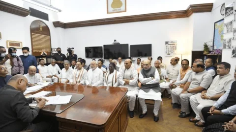 PM नरेंद्र मोदी ने  JDU प्रसिडेंट ललन सिंह को द्रौपदी मुर्मू के नॉमिनेशन में बुलाकर पहली लाइन में बिठाया