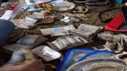 बिहार: पटना व गया में ड्रग इंस्‍पेक्टर के ठिकानों पर विजीलेंस रेड, करोड़ों की संपत्ति बरामद