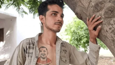 सीने पर CM योगी आदित्यनाथ का टैटू बनवाने वाला यामीन सिद्दीकी गया जेल, शांति भंग करने का आरोप