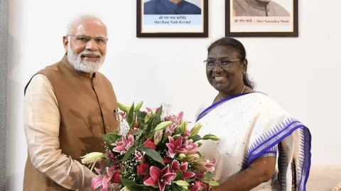 देश की 15वीं राष्ट्रपति निर्वाचित हुईं द्रौपदी मुर्मू, पहली आदिवासी और दूसरी महिला प्रेसिडेंट होंगी