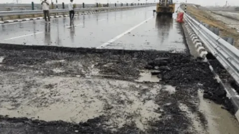 उत्तर प्रदेश: बीजेपी के विकास का नमूना, बुंदेलखंड एक्सप्रेस-वे पर भ्रष्टाचार के बड़े-बड़े गड्ढे निकले : अखिलेश यादव