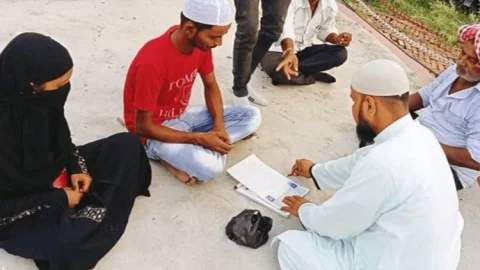 बिहारः सारण में ब्वायफ्रेंड के घर पहुंच जिद पर अड़ गई गर्लफ्रेंड, पुलिस स्टेशन में हुआ दोनों का निकाह