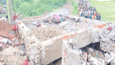 Chhapra Blast: खोदाईबाग गांव के रहमतुल्ला मियां की दो पुत्र, पत्नी, बहू व एक बच्चे की गई जान