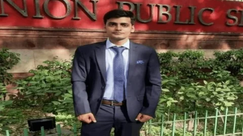 झारखंड: UPSC एग्जाम में सफल बता CM से हुआ सम्मानित, सौरभ पांडेय के खिलाफ पलामू में FIR