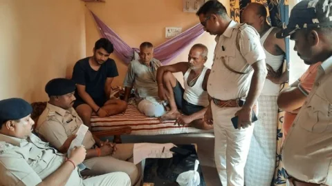 बिहार: मधुबनी में पीडीएस डीलर सहित तीन घरों में लाखों की डकैती