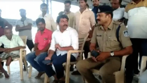 मध्य प्रदेश: खरगोन में मॉब लिन्चिंग का वीडियो वायरल, चोरी के आरोप में दाढ़ी रखने वाले युवक की पिटाई