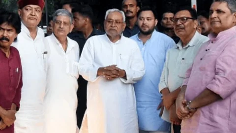 बिहार: नीतीश कुमार की कैबिनेट में RJD के 16 व कांग्रेस के चार मिनिस्टर होंगे, JDU के 12 MLA को मिलेगा मौका   