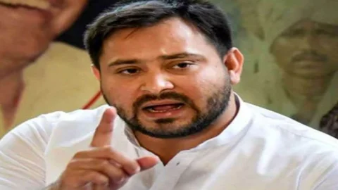 नई दिल्ली: सोनिया गांधी से मिले तेजस्वी यादव, BJP पर तंज, बोले- बिहारी टिकाऊ होता है बिकाऊ नहीं
