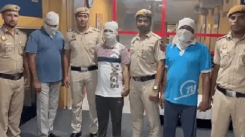 नई दिल्ली: फिल्म 'स्पेशल 26' की तर्ज पर कॉल सेंटर में हुई आठ लाख की लूट, मुस्लिम धर्मगुरु समेत सात अरेस्ट