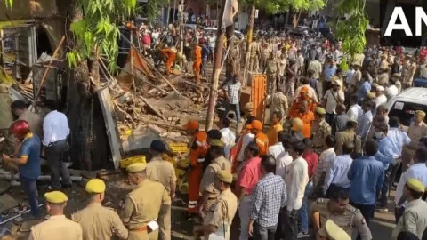 उत्तर प्रदेश: प्रयागराज में घर का छज्जा गिरने से पांच लोगों की मौत, 10 घायल