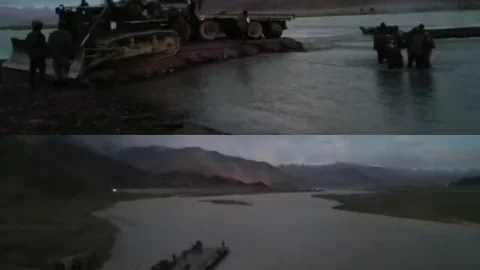 इंडियन आर्मी के इंजीनियर्स ने सिंधु नदी पर चंद घंटे में बना दिया ब्रिज ( देखें VIDEO)