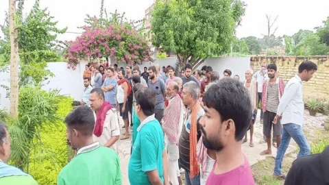 बिहार: समस्तीपुर में बिजनसमैन ने वाइफ को काट डाला, मां व बेटे पर भी किया जानलेवा हमला, खुद ट्रेन से कटा