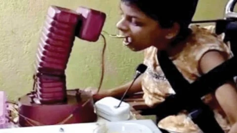 गोवा: असहाय बेटी के लिए मजदूर पिता ने बनाया 'मां रोबोट', दिव्यांग बेटी को खाना खिलाने के लिए किया यह काम