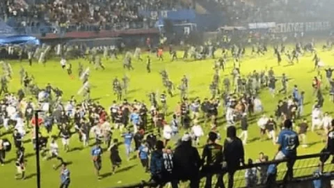 Indonesia Stampede: इंडोनेशिया में फुटबॉल मैच के दौरान भड़की हिंसा, 129 से ज्यादा लोगों की मौत, कई घायल