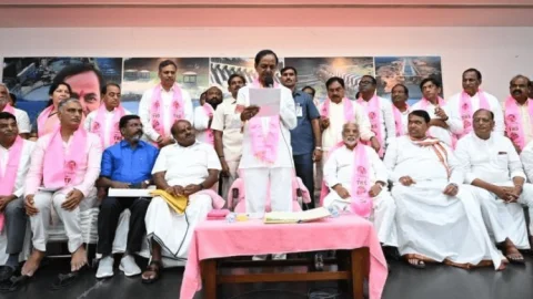 तेलंगाना के CM चंद्रशेखर राव की नेशनल पॉलिटिक्स में एंट्री, TRS का नाम अब भारत राष्ट्र समिति होगा  