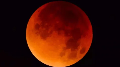Chandra Grahan 2023 : वर्ष का पहला चंद्र ग्रहण आज, चार घंटे 15 मिनट 34 सेकंड तक रहेगा