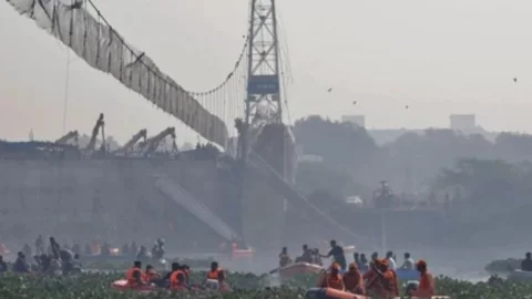 Morbi Bridge Collapse: दो नवंबर को गुजरात में राजकीय शोक, पुलिस ने नौ लोगों को किया अरेस्ट