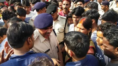 बिहार : मुजफ्फरपुर में प्रेमी की मर्डर के बाद बॉडी के साथ प्रदर्शन,रंगदारी, आर्म्स एक्ट में आरोपित था युवक   
