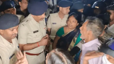 बिहार:आरा के आटा मिल में घुसकर पिता-पुत्र को मारी गोली, पुत्र की मौत
