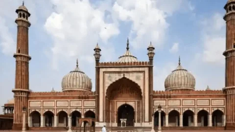 JAMA Masjid  में जा सकेंगी लड़कियां, एलजी के हस्तक्षेप के बाद वापस लिया गया बैन का आदेश