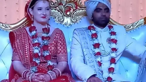 Helen- Amitblove story: इंग्लैंड की दुल्हनियां पहुंची गांव, लोगों ने खूब किया स्वागत 