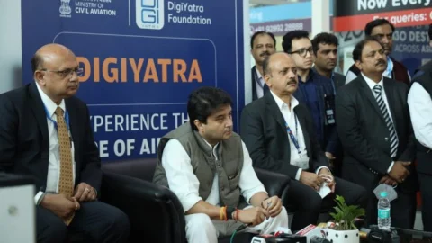 DigiYatra :  एयरपोर्ट पर अब चेहरा ही होगा पैसेंजर का बोर्डिंग पास, सिंधिया ने लॉन्च किया डिजियात्रा ऐप