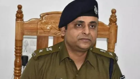 Bihar: IPS आदित्य कुमार के पटना-UP के ठिकानों पर रेड, घर से 20 लाख कैश बरामद, DA case दर्ज