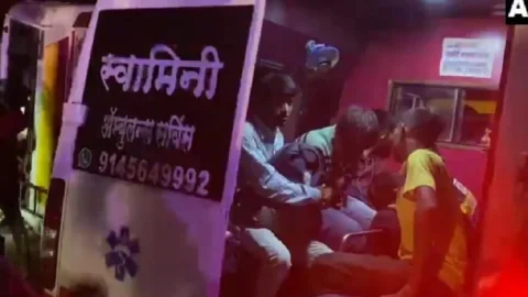 महाराष्ट्र: रायगढ़ जिले में स्टूडेंट्स से भरी बस पलटी, दो की मौत, 47 घायल