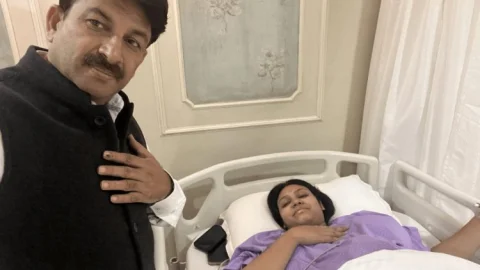मनोज तिवारी 51 साल की उम्र में तीसरी बार बने पिता, वाइफ संग शेयर की पहली फोटो