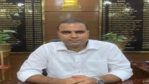 Jharkhand: IAS संदीप सिंह के बेटे के दो बर्थ सर्टिफिकेट मिले, लिपिकीय भूल होने की बात कही