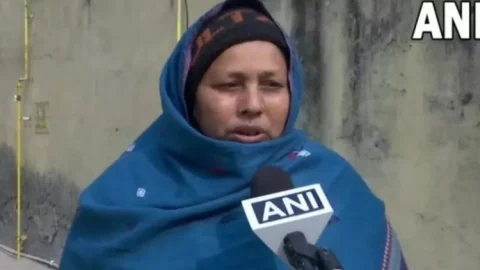 Delhi Kanjhawala Case: निधि की मां बोली- बहुत घबराई हुई थी मेरी बेटी, गलत बोल रही मृतका की मां