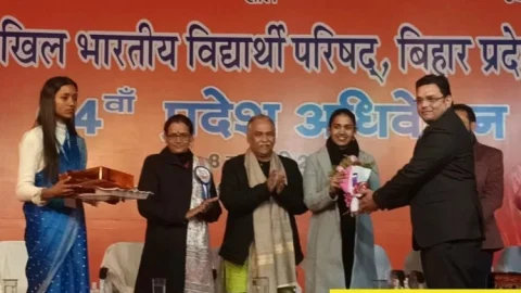 बिहार ABVP का अधिवेशन: बबीता फोगाट ने लड़कियों से कहा- लव जिहाद के चक्कर में जिंदगी मत करो बर्बाद
