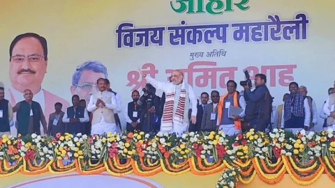 चाईबासा : 'विकास' की लंबी सूची लाया हूं, हेमंत भाई बतायें भ्रष्टाचार के अलावा क्या किया : अमित शाह