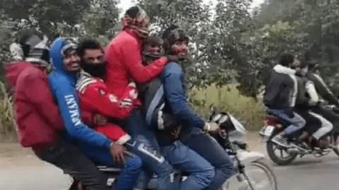उत्तर प्रदेश: एक बाइक पर छह और दो पर तीन-तीन युवक, बरेली-नैनीताल हाईवे पर किया स्टंट 