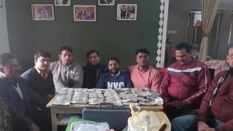 Darbhanga में क्लर्क के घर विजीलेंस रेड, 27 लाख रुपये, 10 लाख की ज्वेलरी और लाखों की जमीन के दस्तावेज मिले