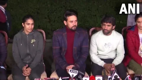 Wrestlers Protest : जांच के लिए सात सदस्यीय समिति का गठन, जांच तक संघ के कार्य से अलग रहेंगे बृजभूषण 