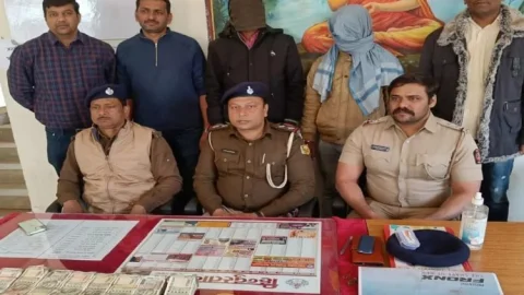 मुंबई से 30 लाख के सोने के दो कड़े लेकर फरार हुआ ऑटो ड्राइवर, जमुई में पकड़ाया, नौ लाख रुपये बरामद