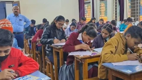 धनबाद : गोल टैलेंट सर्च एग्जाम की मेन एग्जाम शामिल हुए 8000 से अधिक स्टूडेंट