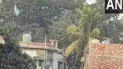 Bihar : पूर्णिया में पाकिस्तानी झंडा फहराने का दावा निकला झूठा, वीडियो वायरल करने वाले पर होगी FIR 